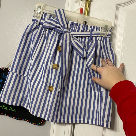 Two piece crop top and skirt combo - Picture 4 of 9